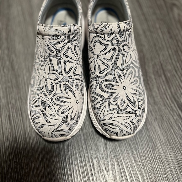 Nurse Mates Shoes - Nurse Mates Black and White Moccasins with Geometric Pattern